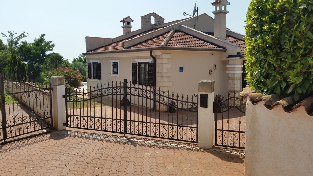 Villa Parenzo Porec Bagian luar foto